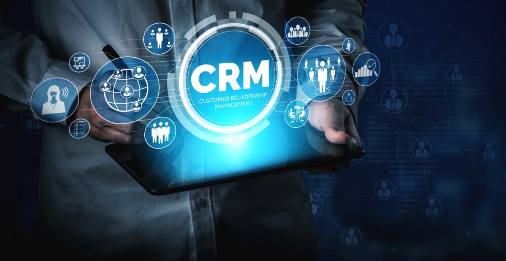 Illustration représentant le fonctionnement d’un CRM : centralisation des données clients, suivi des interactions et optimisation des ventes.